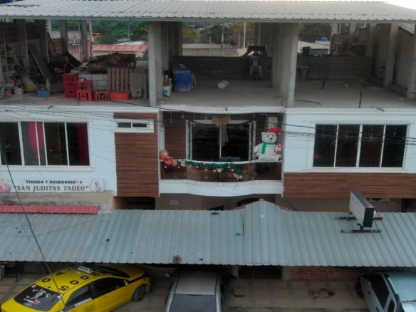 Casa rentera de Venta de 2 plantas con local comercial y departamentos