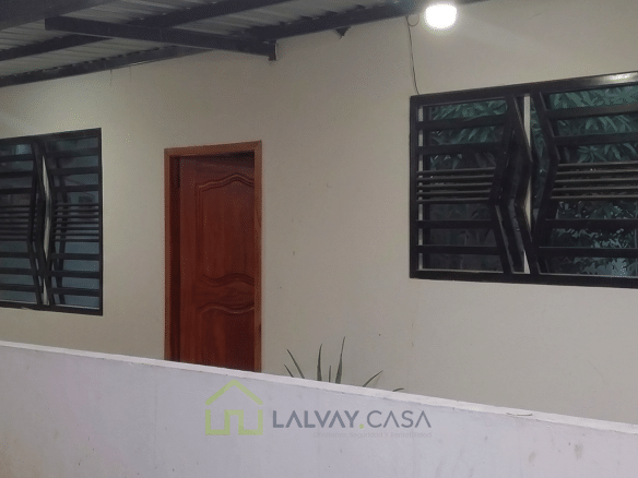 ¡Vive el lujo, la comodidad y la tranquilidad que mereces! Casa céntrica, totalmente amueblada y con acabados de lujo, lista para mudarte y disfrutar desde el primer día, a solo 2 minutos del centro de Santa Rosa.
