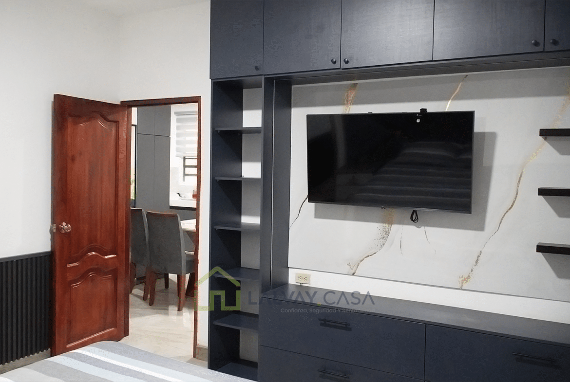 ¡Vive el lujo, la comodidad y la tranquilidad que mereces! Casa céntrica, totalmente amueblada y con acabados de lujo, lista para mudarte y disfrutar desde el primer día, a solo 2 minutos del centro de Santa Rosa.