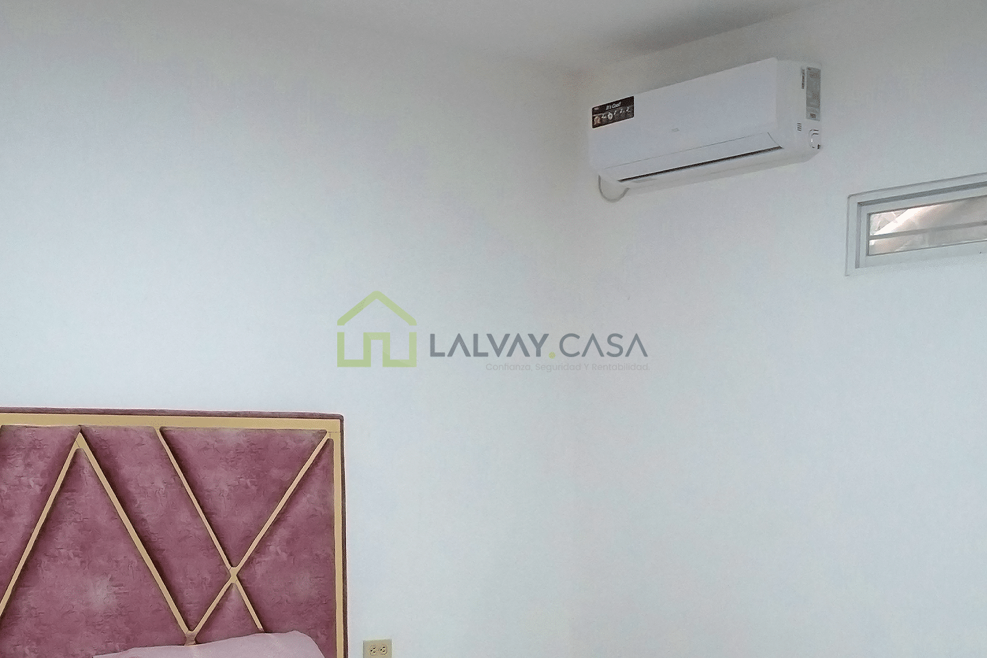 0021-16 ¡Vive el lujo, la comodidad y la tranquilidad que mereces! Casa céntrica, totalmente amueblada y con acabados de lujo, lista para mudarte y disfrutar desde el primer día, a solo 2 minutos del centro de Santa Rosa.