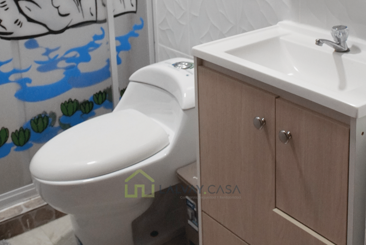 ¡Vive el lujo, la comodidad y la tranquilidad que mereces! Casa céntrica, totalmente amueblada y con acabados de lujo, lista para mudarte y disfrutar desde el primer día, a solo 2 minutos del centro de Santa Rosa.