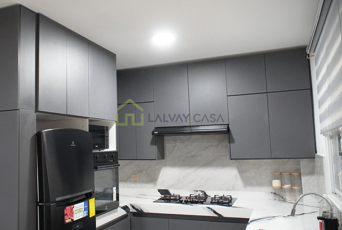 ¡Vive el lujo, la comodidad y la tranquilidad que mereces! Casa céntrica, totalmente amueblada y con acabados de lujo, lista para mudarte y disfrutar desde el primer día, a solo 2 minutos del centro de Santa Rosa.