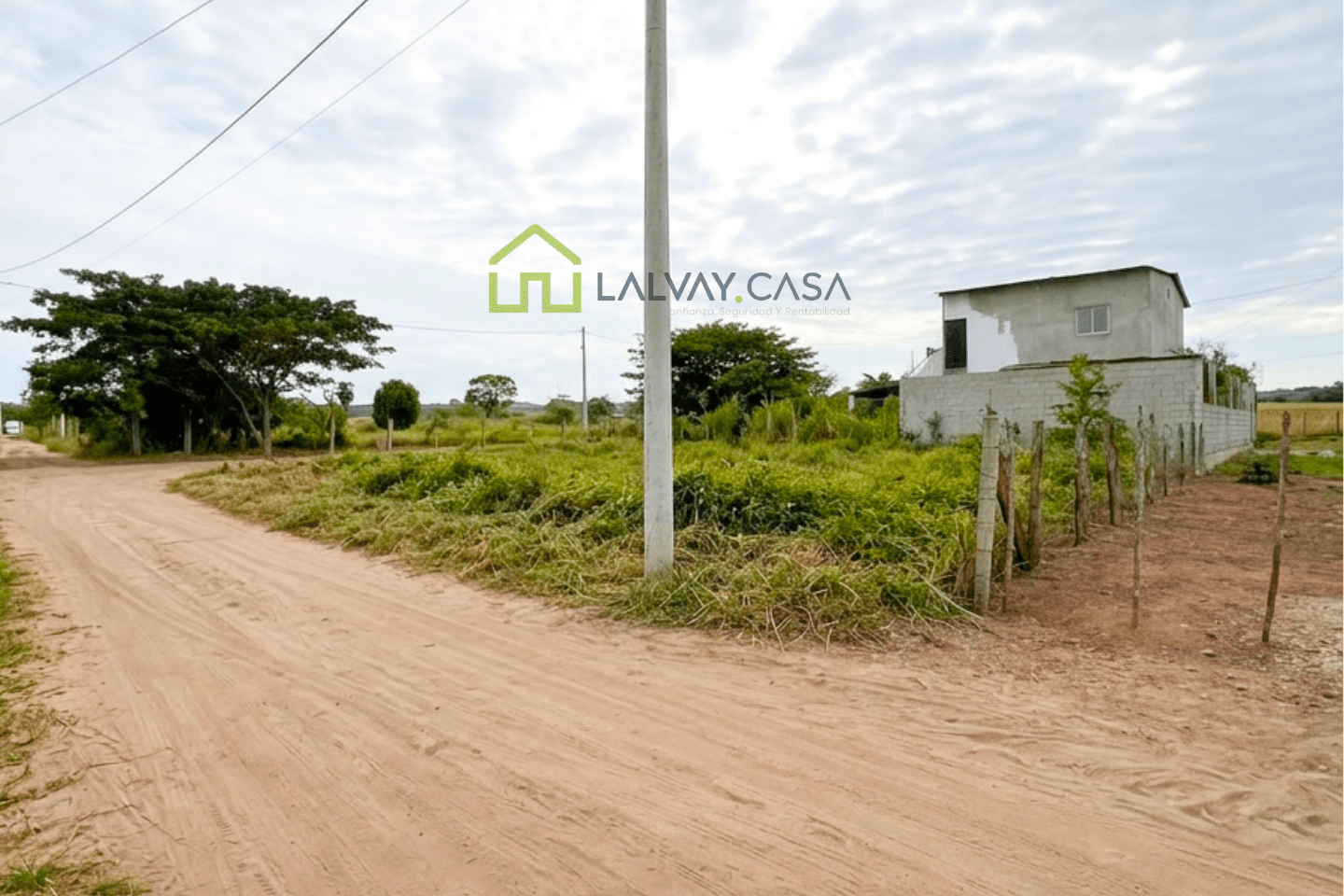 IMAGEN 2-0013 El terreno donde hoy comienza el sueño de tu familia y mañana crece tu patrimonio. Descubre este solar de 200m² listo para construir en Bellavista – Santa Rosa.
